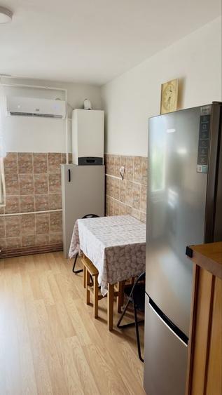 Apartament cu 3 camere decomandat în Noua