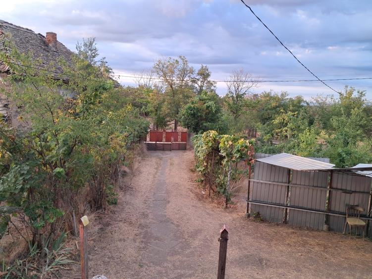 Casă individuală cu 3 camere cu Teren 800 Mp în Hunia