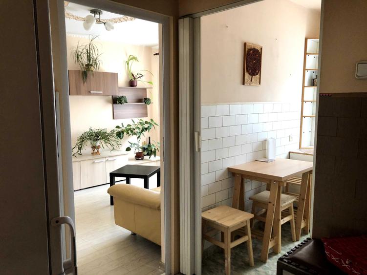 Apartament cu 3 camere semidecomandat în Central