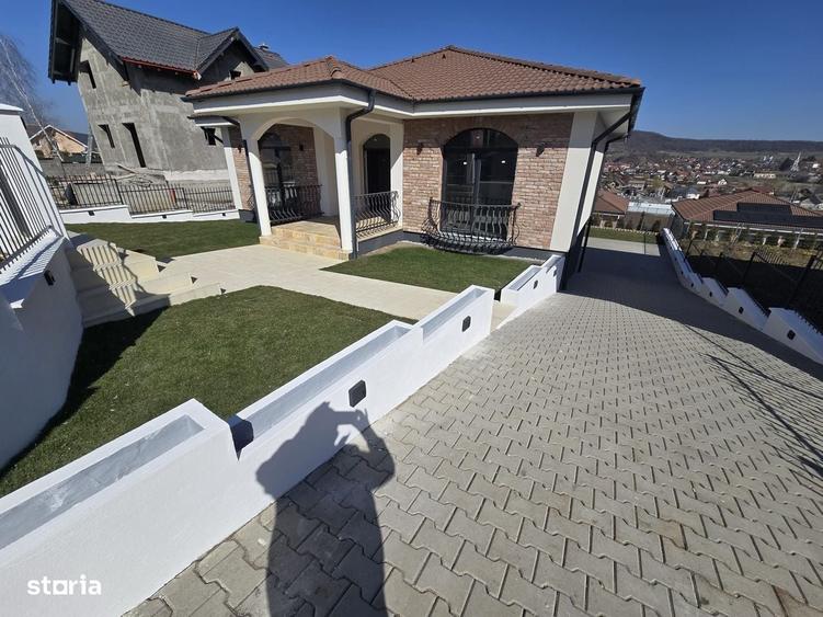Casă cu 4 camere cu Teren 500 Mp în Corunca