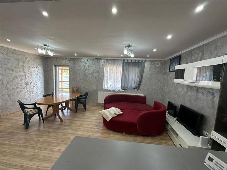 Casă cu 4 camere cu Teren 365 Mp în Exterior Sud