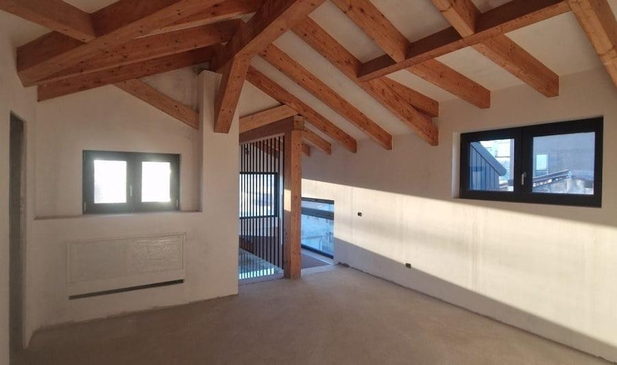 Apartament cu 5 camere în Aviatorilor