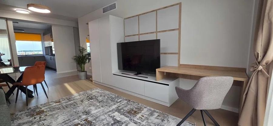 Apartament cu 3 camere semidecomandat, mobilat în Pipera