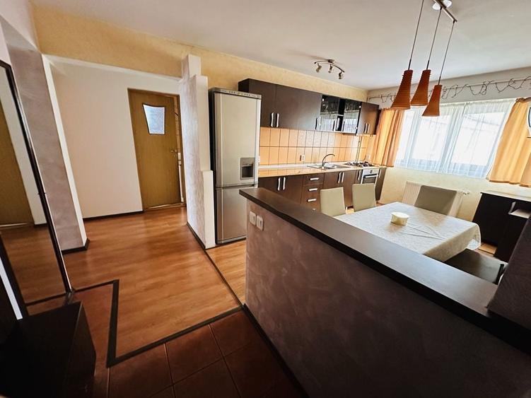 Apartament cu 3 camere decomandat în Vasile Aaron