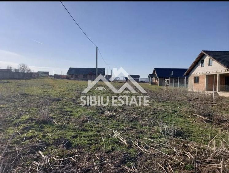 Teren Construcții intravilan de 529 mp, în Roșia