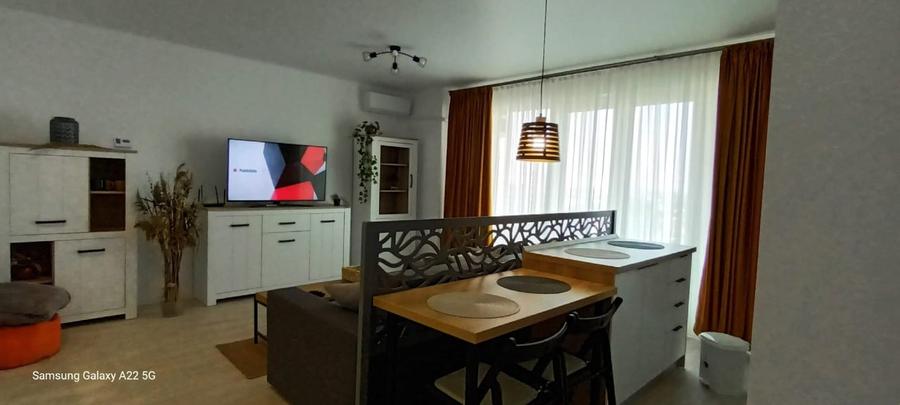 Apartament cu 2 camere decomandat în Parcul Carol