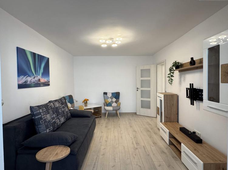 Apartament cu 3 camere decomandat, mobilat în