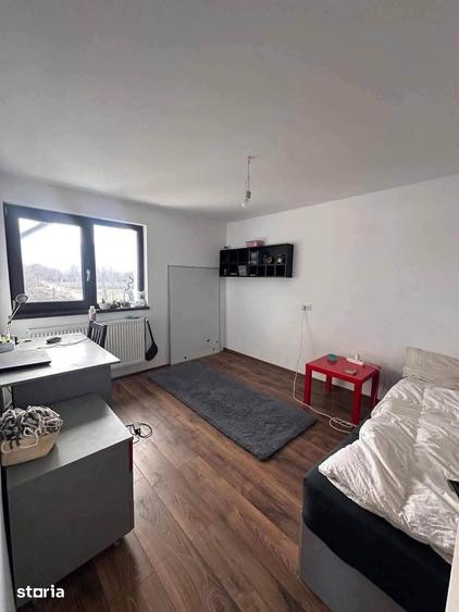 Casă cu 5 camere cu Teren 500 Mp în Central