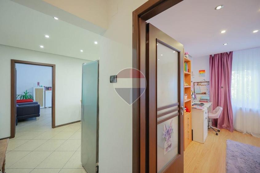 Apartament cu 4 camere decomandat în Rogerius
