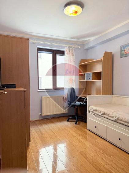 Apartament cu 4 camere decomandat în Fundeni