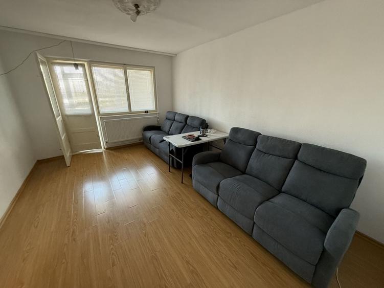 Apartament cu 3 camere decomandat în Casa de Cultură