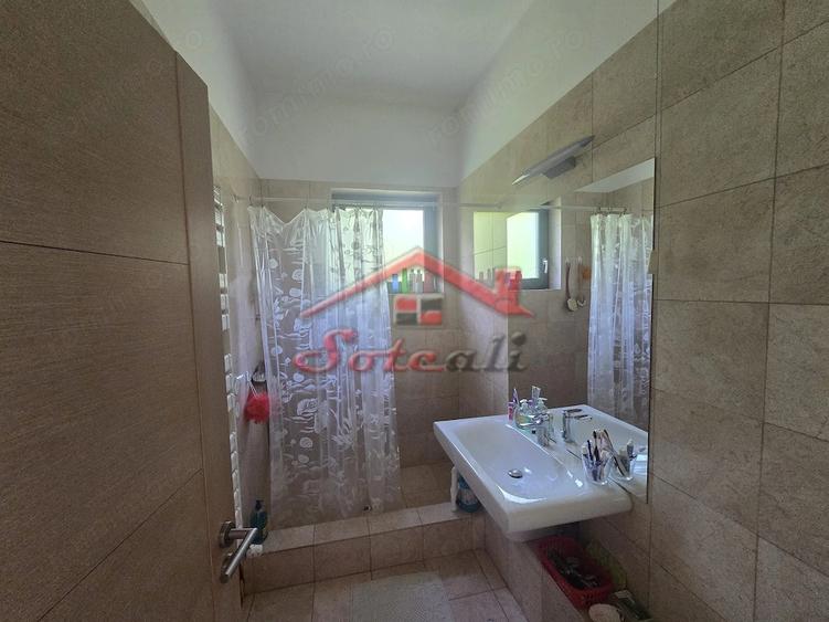 Casă cu Teren 3300 Mp în Cornu