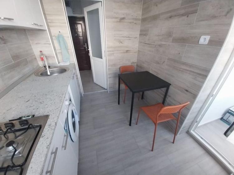 Apartament cu 2 camere decomandat în Baba Novac