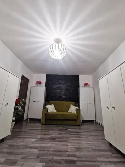 Apartament cu 3 camere decomandat în Exterior Vest