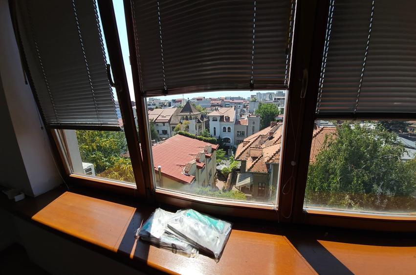 Apartament cu 5 camere decomandat în Dorobanți