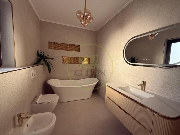 Casă individuală cu 4 camere cu Piscina în Bariera Vâlcii