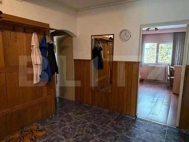 Apartament cu 4 camere decomandat în Filiași