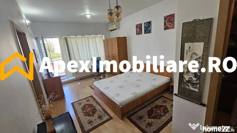 Garsonieră decomandată în Titan