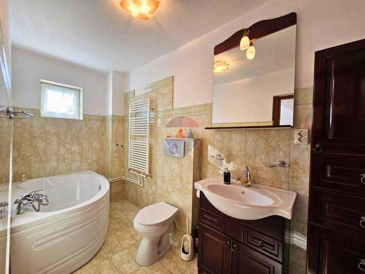 Duplex cu 7 camere cu Teren 386 Mp în Bănești