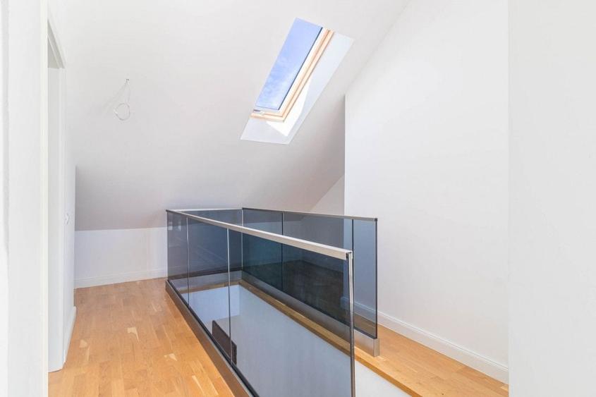 Apartament cu 4 camere decomandat în Sisești