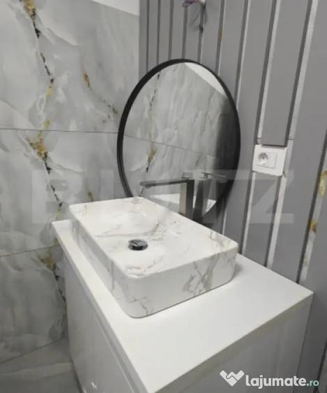 Garsonieră decomandată în Central