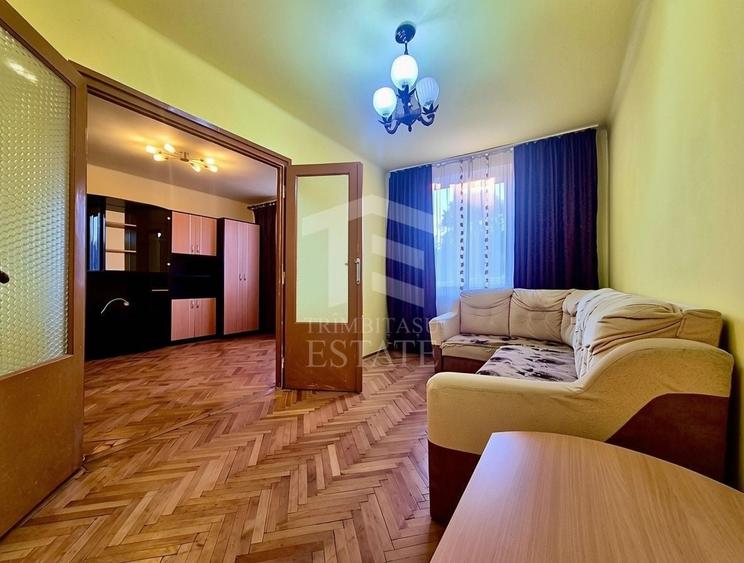 Apartament cu 3 camere semidecomandat în Complex Studențesc