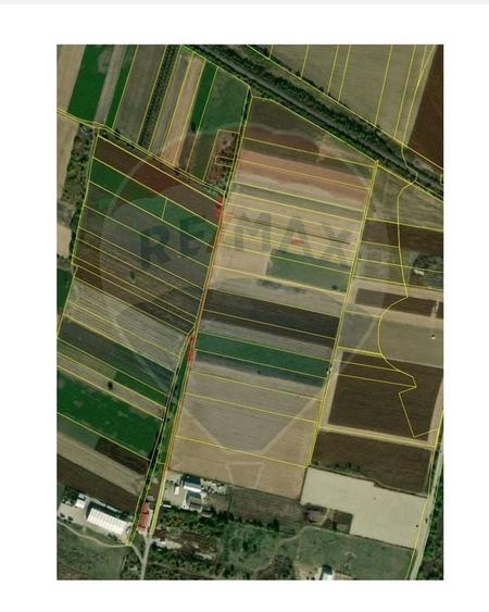 Teren agricol intravilan de 3400 mp, în Sântion