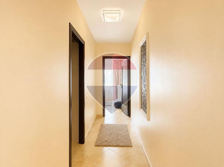 Casă individuală cu 5 camere cu Teren 375 Mp în Calea Romanului