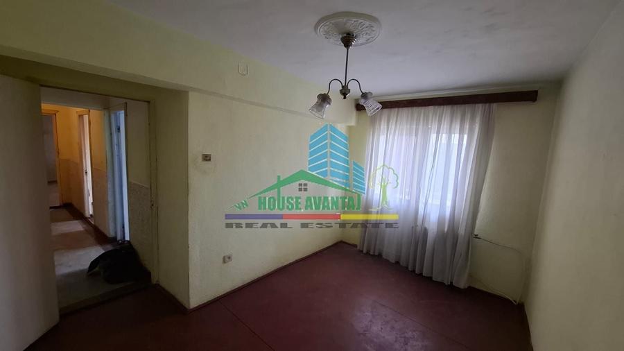 Apartament cu 3 camere decomandat în Central