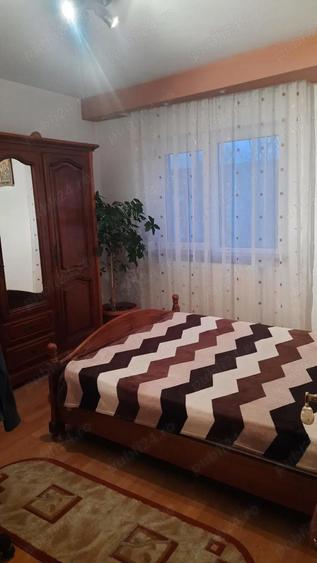 Apartament cu 3 camere decomandat, mobilat în Central