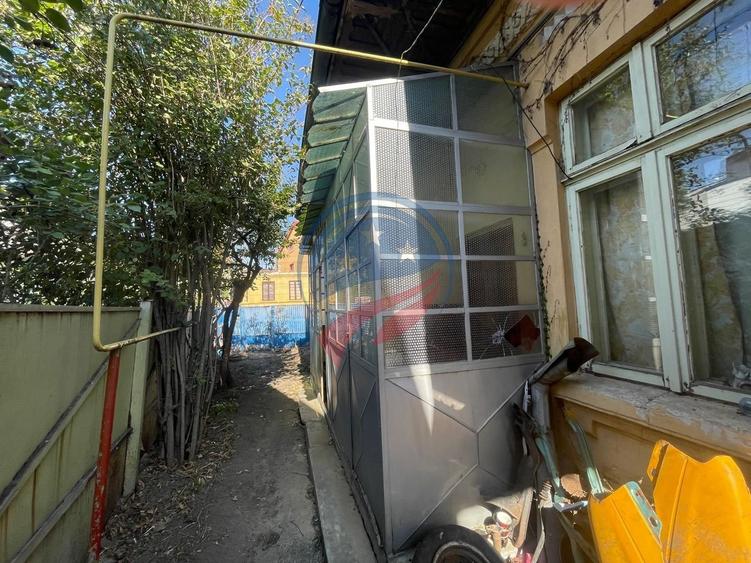 Casă individuală cu 3 camere cu Canalizare în Central
