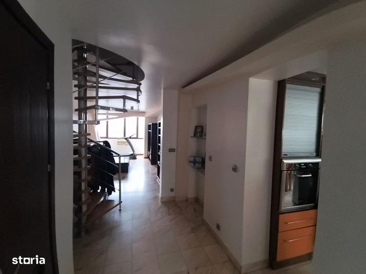 Apartament cu 4 camere în Roșu