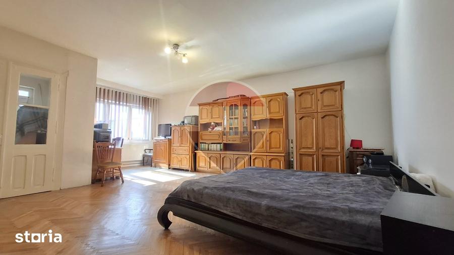 Casă cu 2 camere decomandat cu Teren 36 Mp în Central