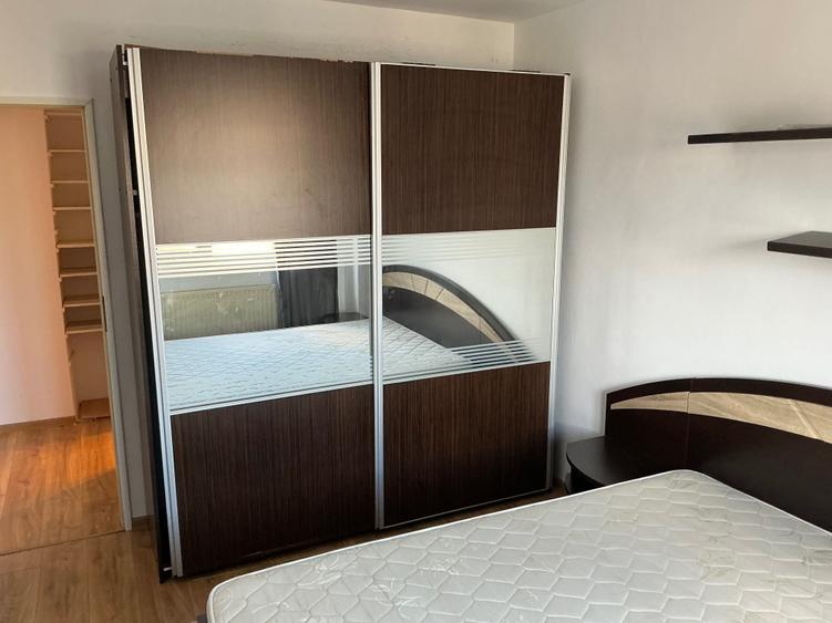 Apartament cu 3 camere decomandat în Traian