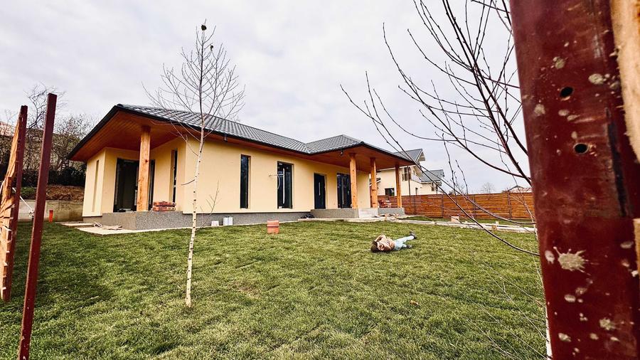 Casă cu 4 camere în Periș
