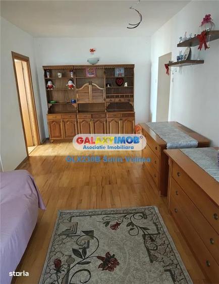 Apartament cu 3 camere semidecomandat în Văcăresti