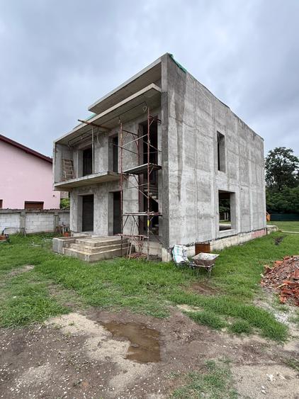 Casă individuală cu 5 camere cu Canalizare în Pantelimon