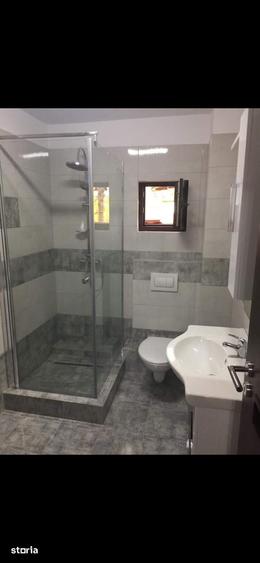 Casă cu 5 camere cu Teren 300 Mp în Roșu