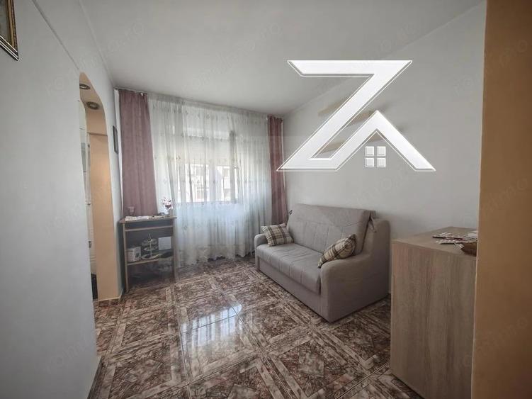 Apartament cu 3 camere semidecomandat în Central