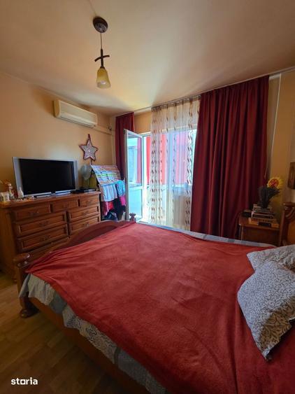 Apartament cu 4 camere semidecomandat în Tătărași