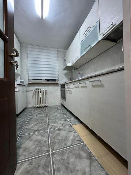 Apartament cu 3 camere decomandat, mobilat în Dristor