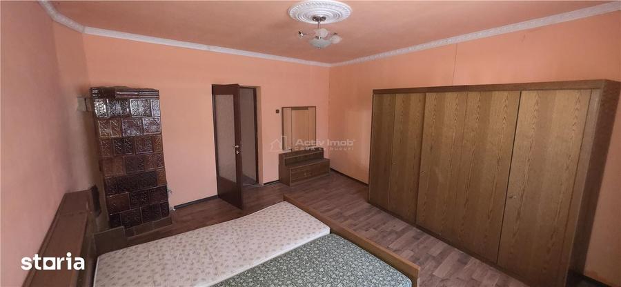 Casă cu 4 camere cu Teren 1720 Mp în Central