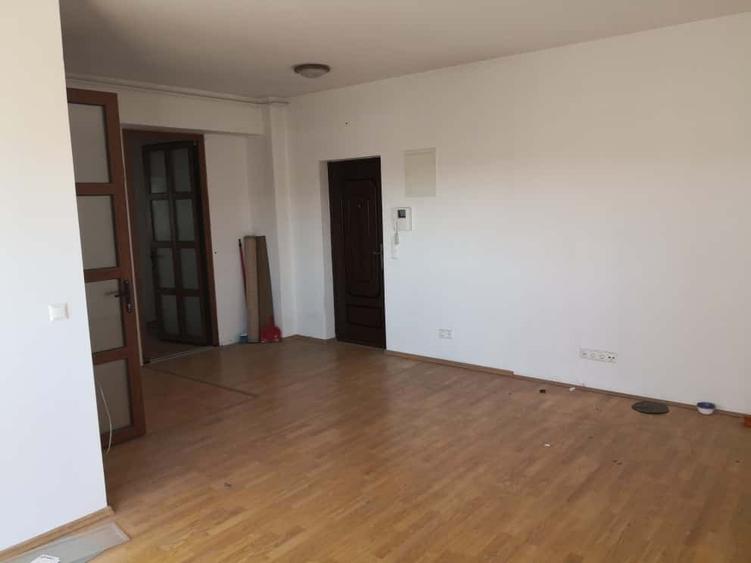Apartament cu 2 camere semidecomandat în Independenței