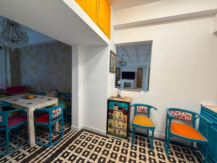 Apartament cu 4 camere în P-ța Universității