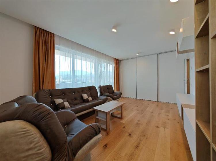 Apartament cu 3 camere decomandat, mobilat în Astra