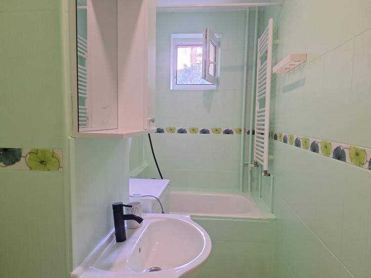Apartament cu 2 camere semidecomandat, mobilat în Soarelui