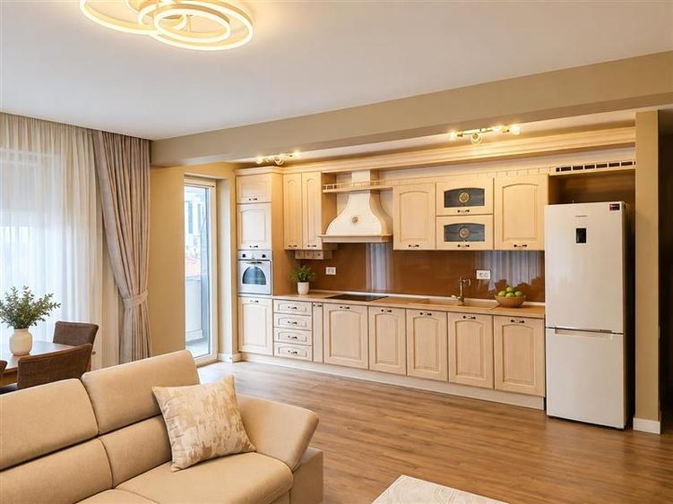 Apartament cu 2 camere decomandat, mobilat în Central