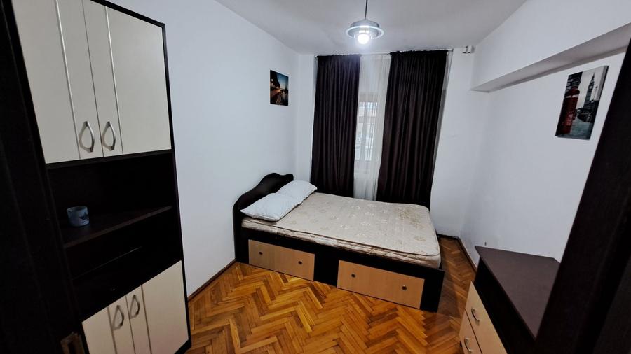 Apartament cu 3 camere decomandat în Central