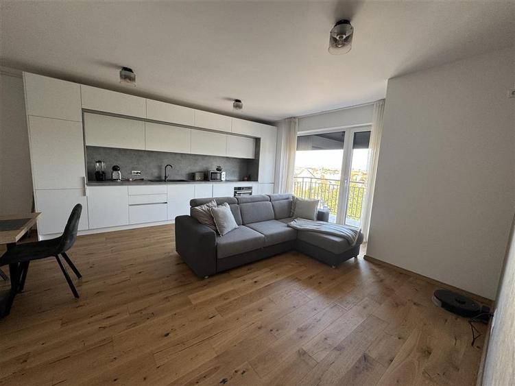 Apartament cu 2 camere semidecomandat în Turnișor