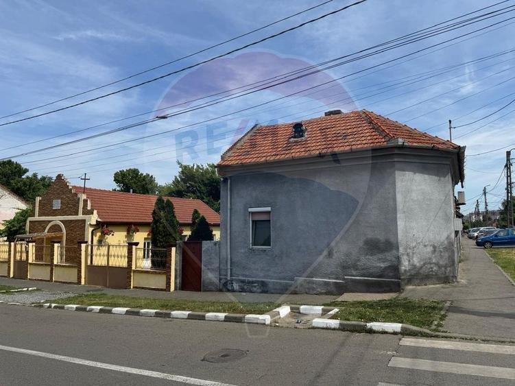 Casă individuală cu 4 camere cu Teren 450 Mp în Șega